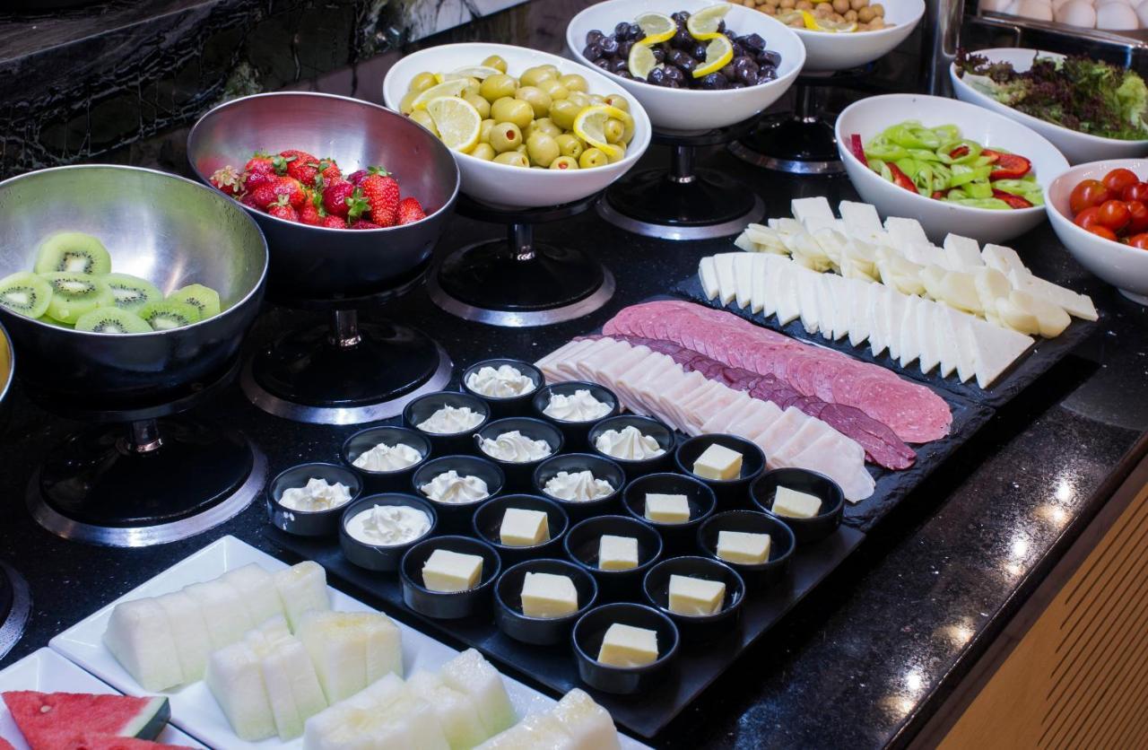 Hotel Régie Ottoman Istanbul - Special Category Exterior foto A cheese and fruit buffet
